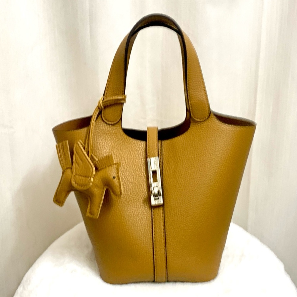 Trendy Tan Bucket Tote Bag in Premium Faux Pebbled Leather w/Horse Charm
